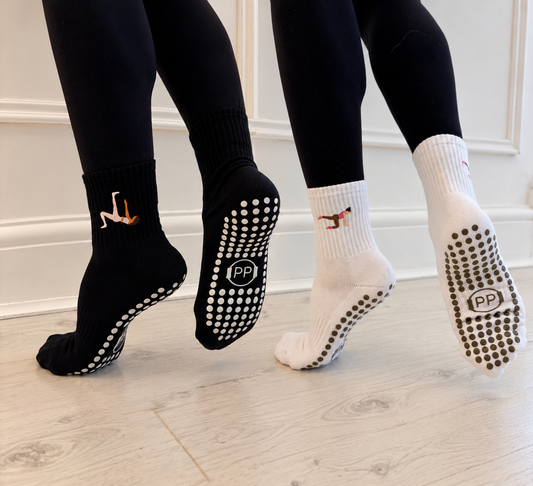Brunette Grip Sock Duo – Black & White