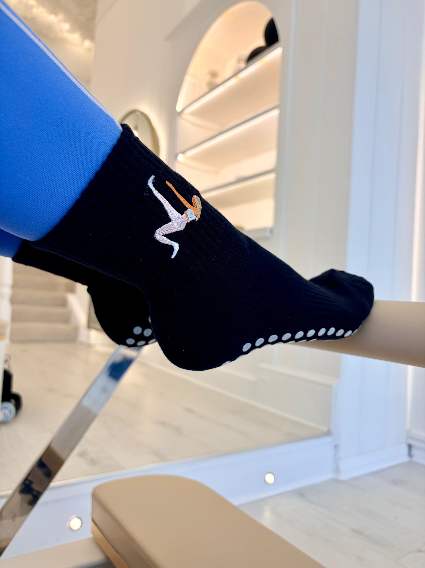 Blonde Grip Sock Duo – Black & White